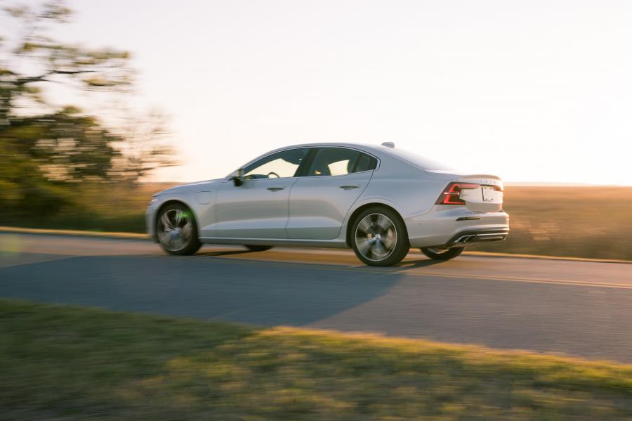  Volvo S60 T8 Inscription 2018 года  (NA) (фото 2 из 4)